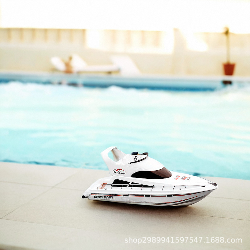 Remote Controlled Luxury Yacht - Model Kit Yacht 评论和价格